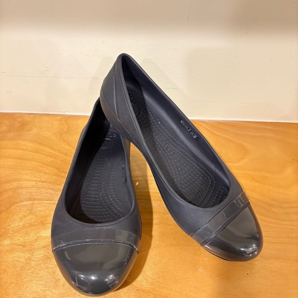 Crocs Mary J. Patent Cap Toe Slip On Flat sz7W - Picture 1 of 10